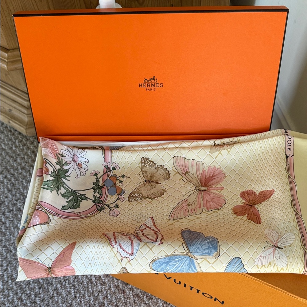 Floral and Butterfly Silk FARANDOLE HERMES PARIS Scarf new condition